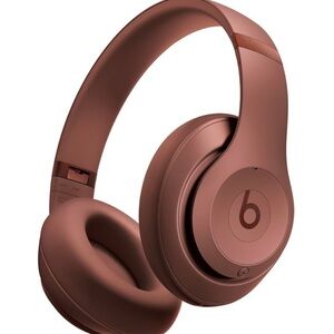 Beats Pro Kim kardashian headphones